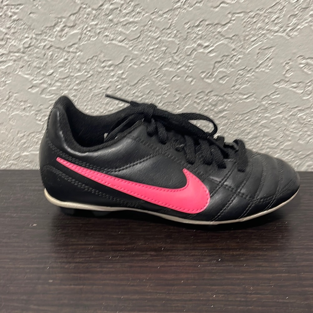 Soccer cleats